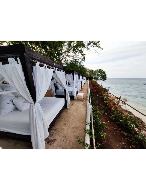 VIP Area Bed facing the sea
